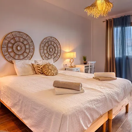 Hébergement de vacances Spacious With Tropical Garden, Bbq, Near Seaside *