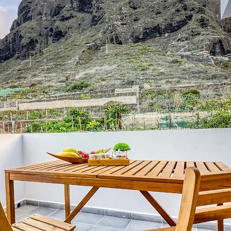Spacious With Tropical Garden, Bbq, Near Seaside Holiday home Los Silos