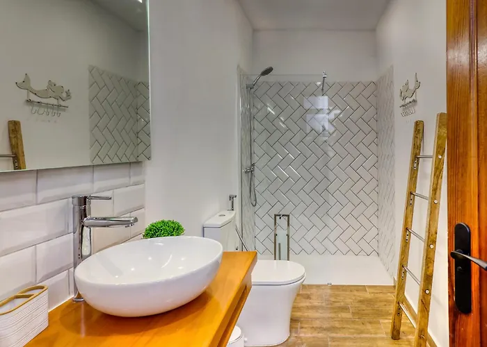 Spacious With Tropical Garden, Bbq, Near Seaside