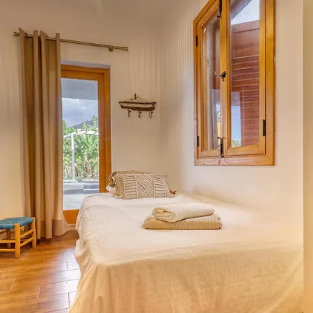 度假居 Spacious With Tropical Garden, Bbq, Near Seaside 洛斯瑟罗斯