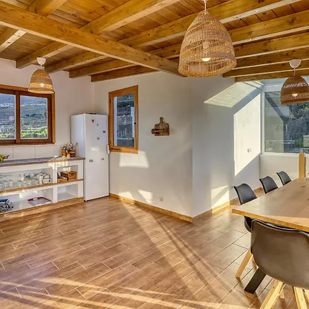 Tatil Evi Spacious With Tropical Garden, Bbq, Near Seaside Los Silos