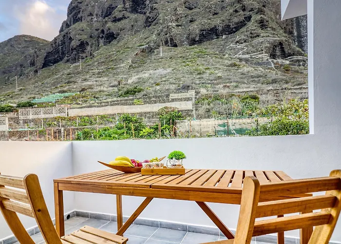 Spacious With Tropical Garden, Bbq, Near Seaside Feriehus Los Silos