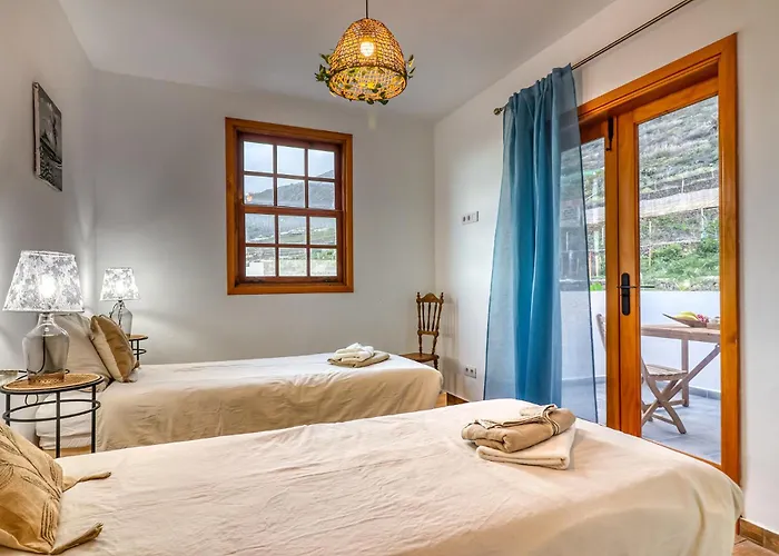 Feriehus Spacious With Tropical Garden, Bbq, Near Seaside *